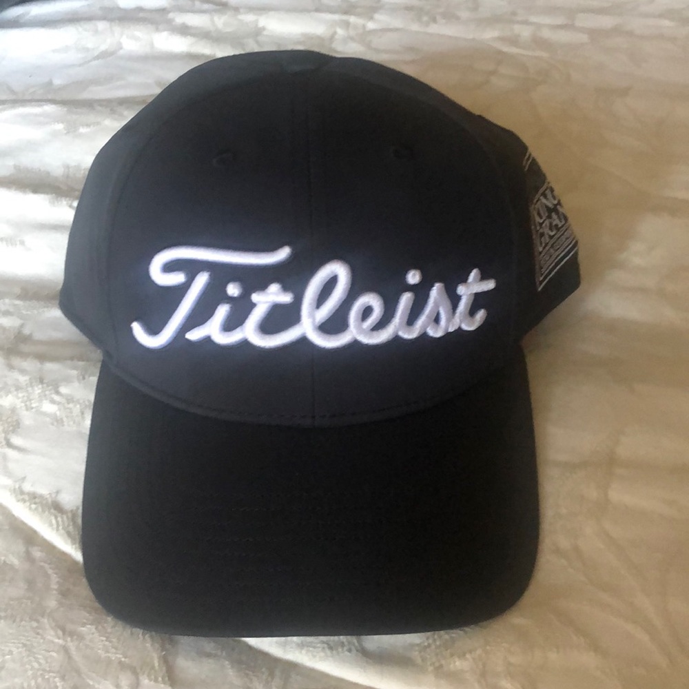 NWT Titleist Black Hat